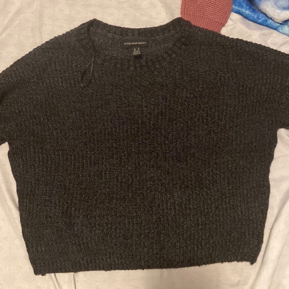 Cropped sweater, good condition - Picture 1 of 2
